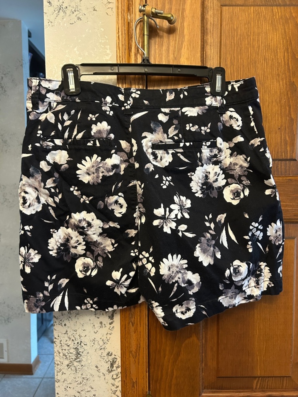 Gloria Vanderbilt Black Floral Jean Shorts - Picture 4 of 4